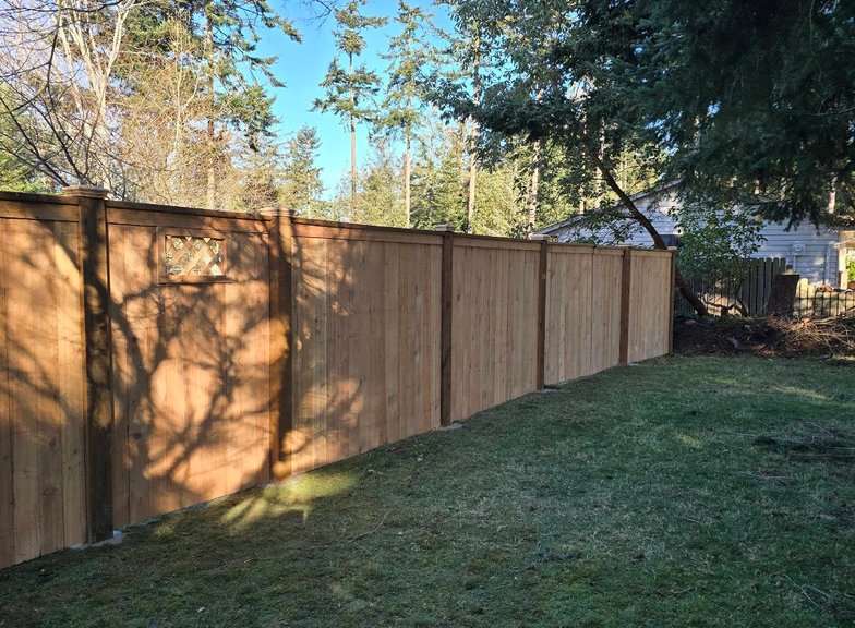 Cedar privacy fence in an Oak Harbor backyard